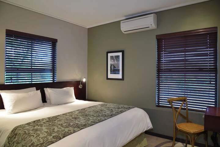 Room 26 of 77