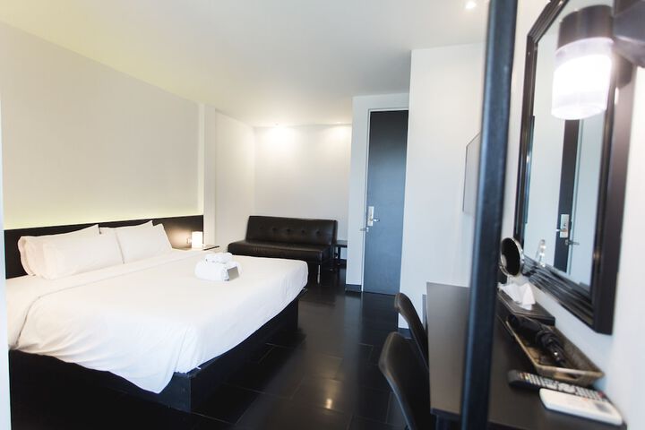 Room 32 of 74