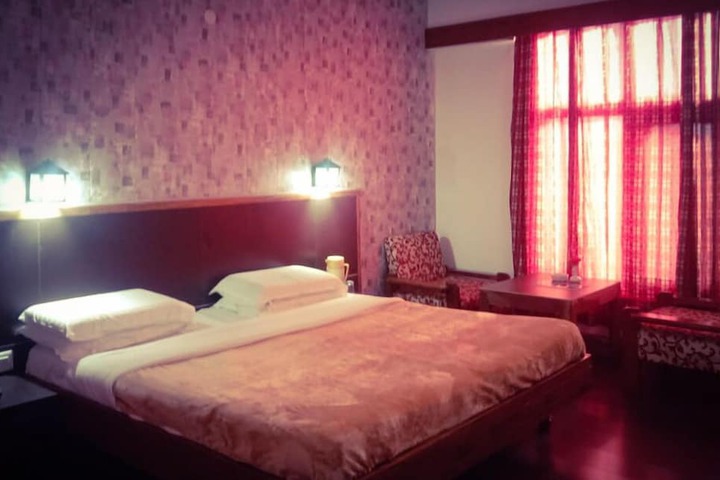 Room 10 of 32