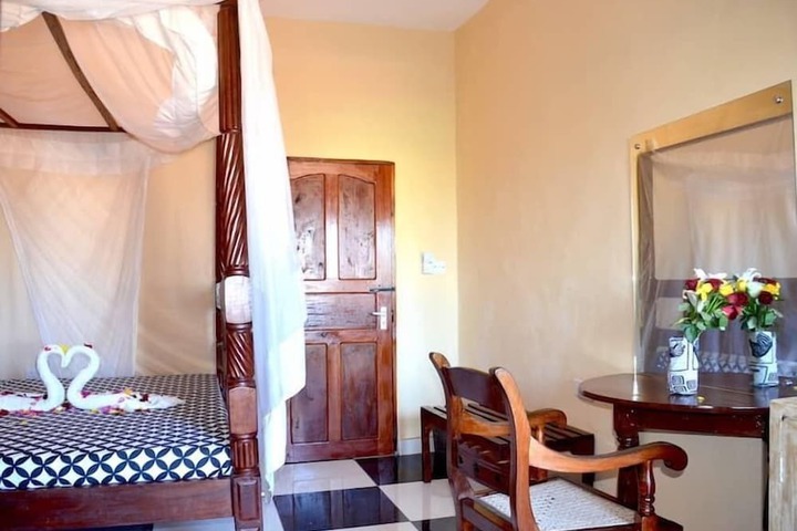 Room 15 of 33