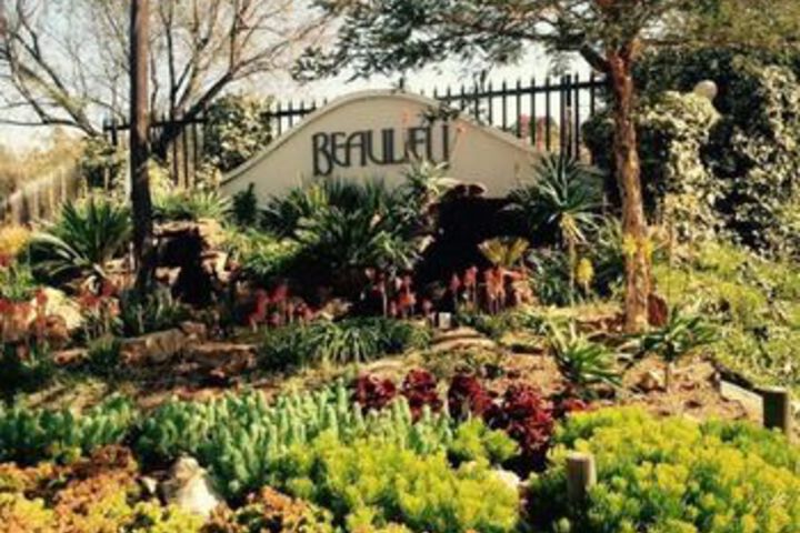 Hotel Exterior 6 of 17