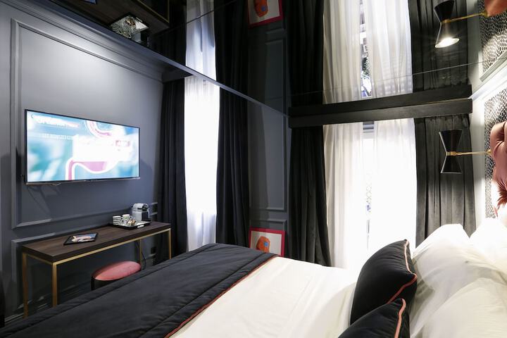 Room 12 of 80