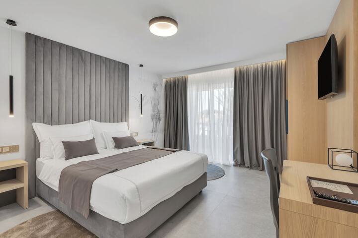 Room 2 of 38