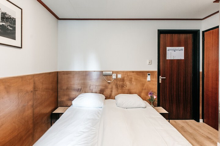 Room 25 of 94