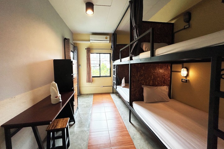 Room 28 of 82