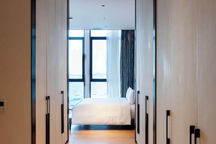 Room 53 of 129