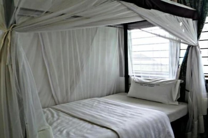 Room 9 of 11