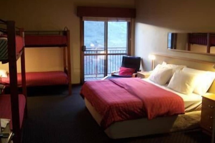 Room 5 of 16