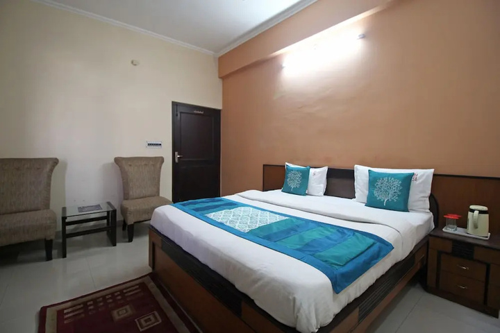 Room 4 of 11