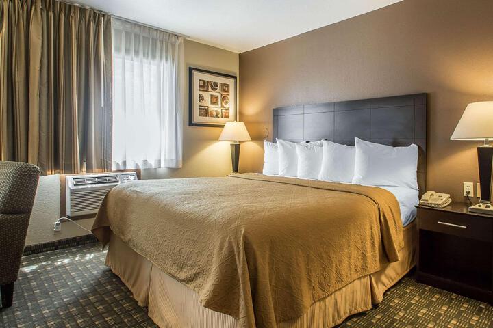 1 King Bed (6 of 11)