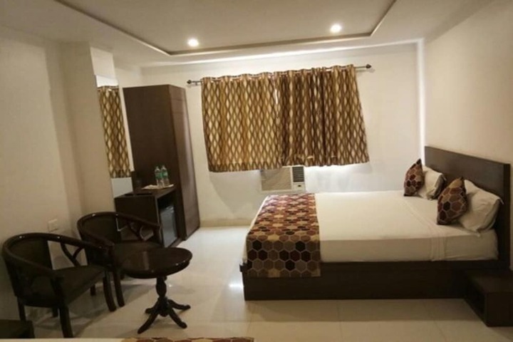 Room 9 of 25
