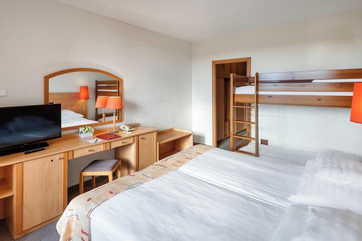 Room 10 of 63