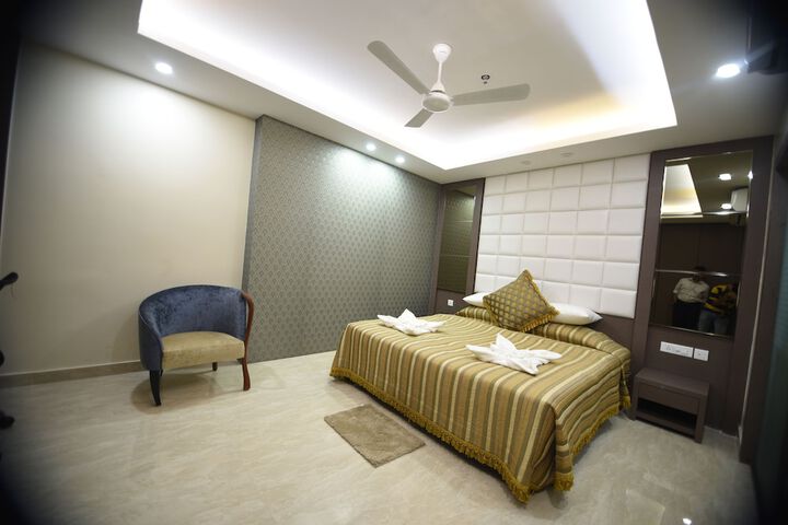 Room 9 of 10