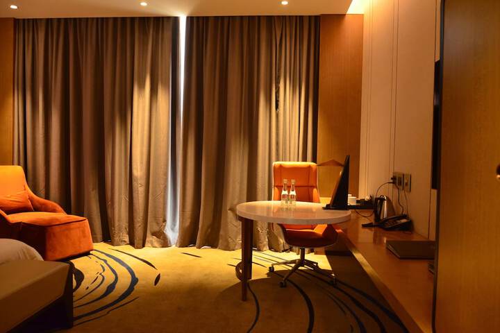 Room 16 of 36