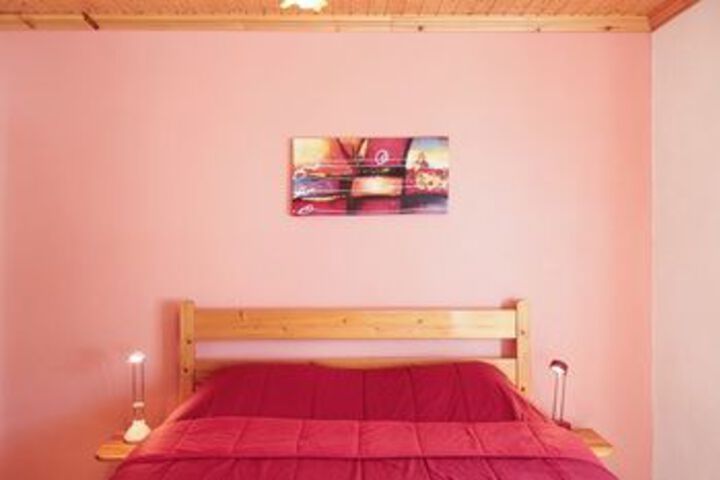 Room 8 of 16