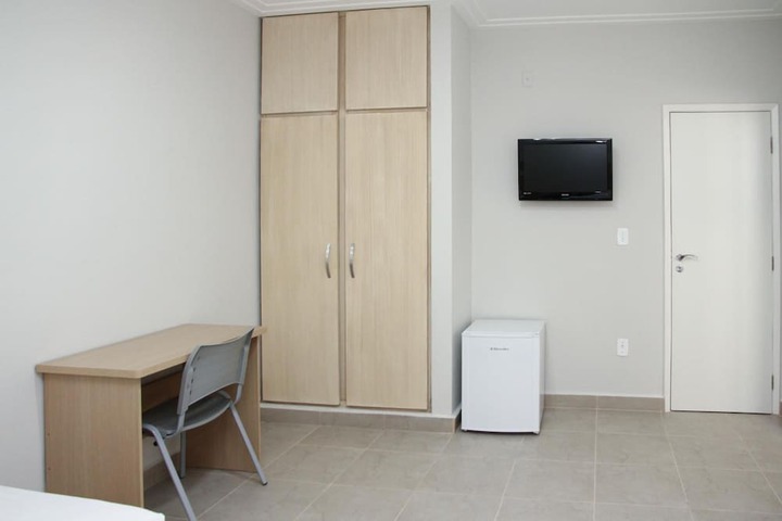 Room 12 of 38