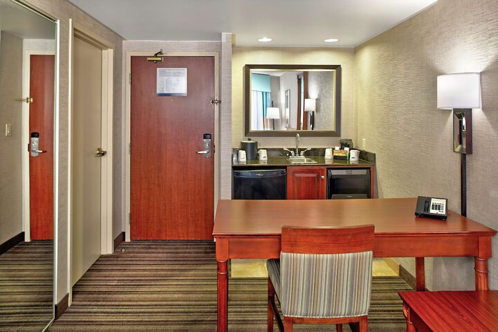 Room 25 of 47