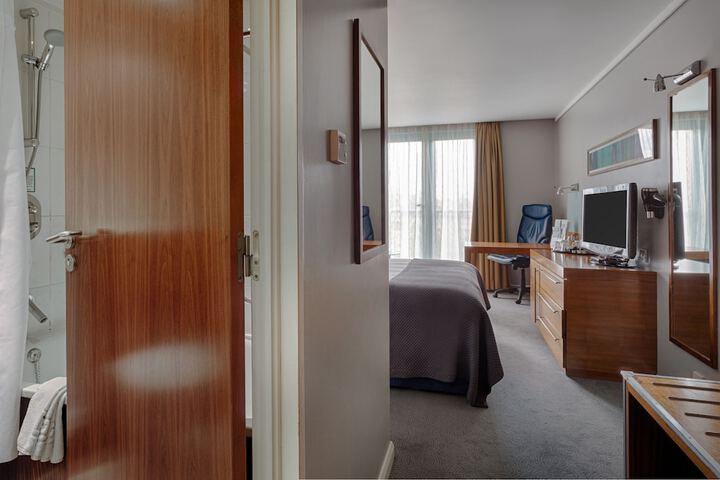 Room 9 of 69