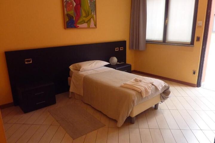 Room 2 of 39