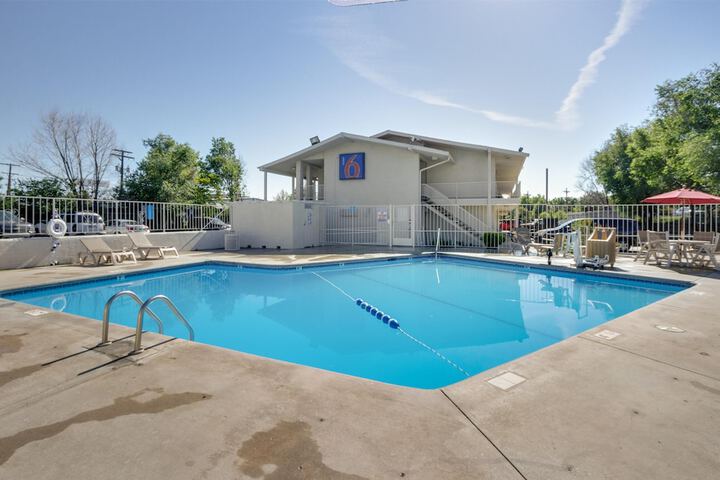 Pool Hotel
