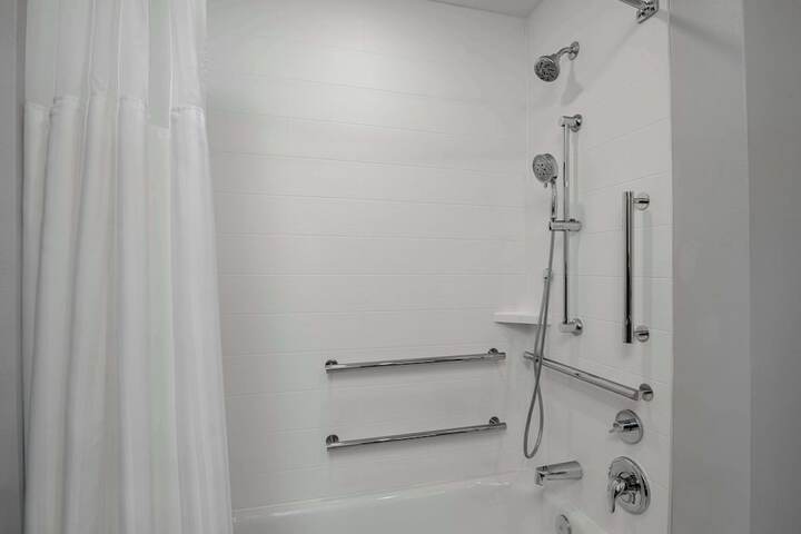 Room 35 of 51
