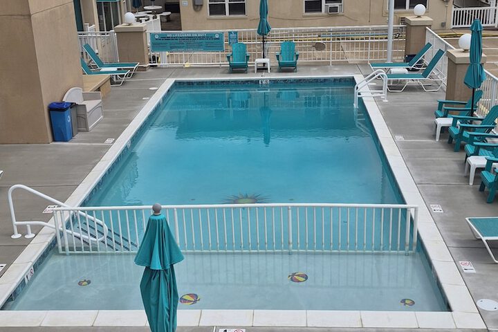 Pool 15 of 24