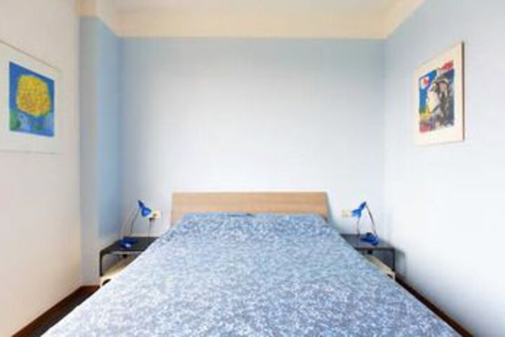 Room 6 of 9