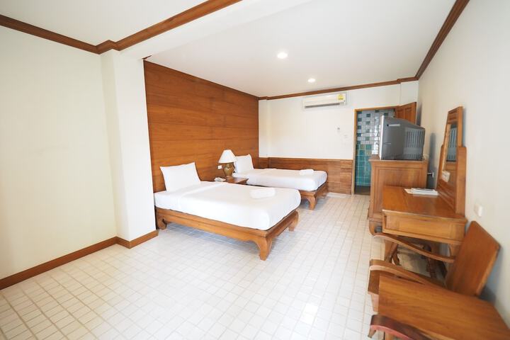 Room 7 of 32