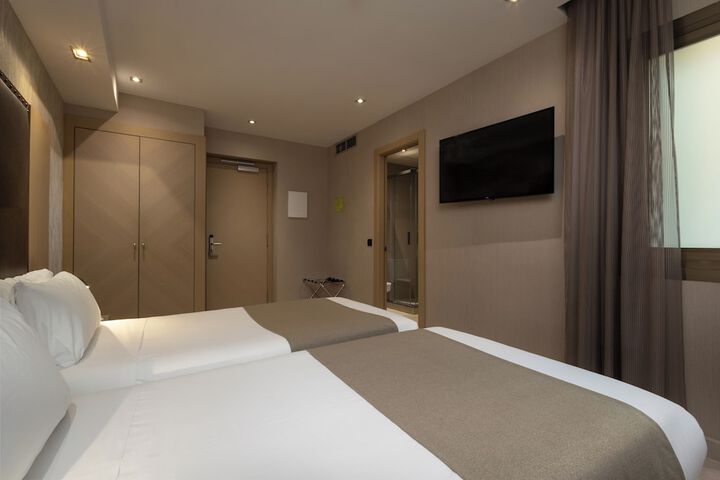 Room 21 of 135