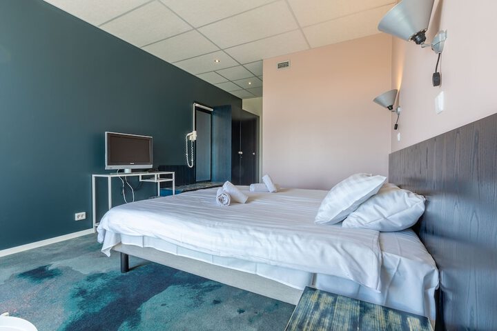 Room 9 of 89