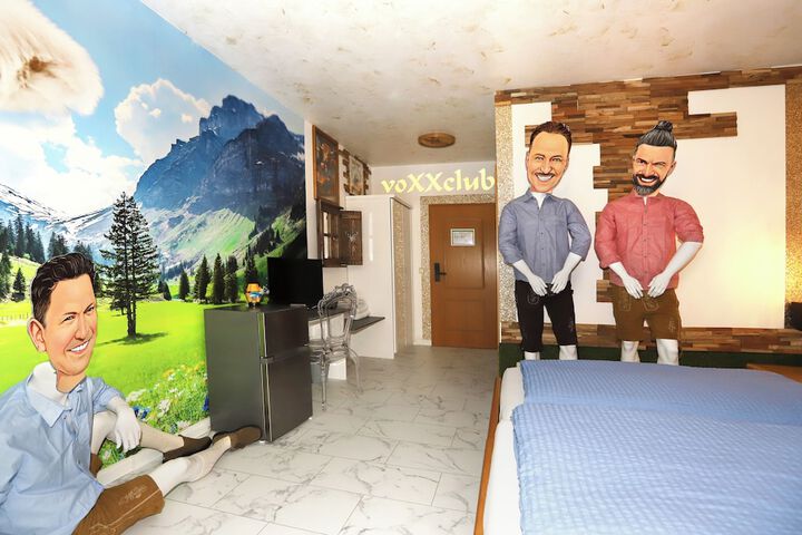 Room 9 of 20