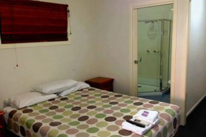 Room 4 of 28
