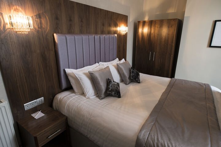 Room 10 of 40