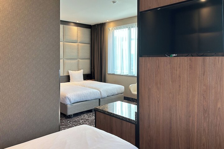 Room 8 of 39