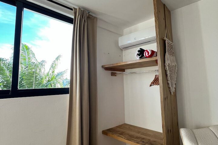 Room 16 of 38