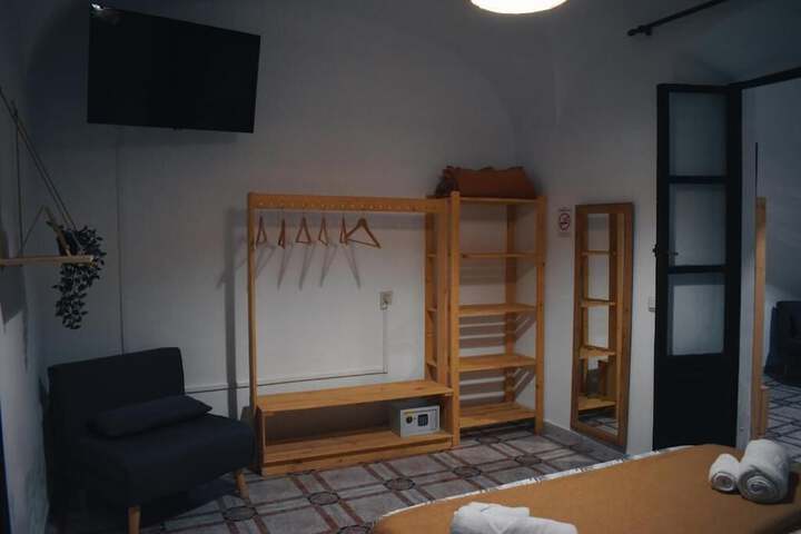 Room 4 of 41