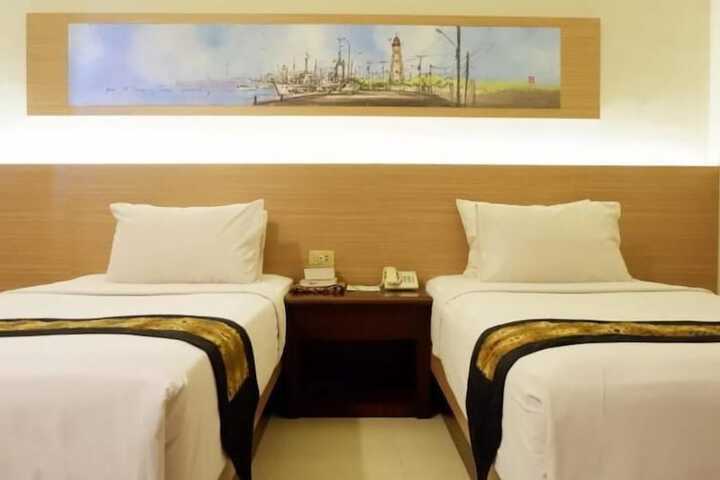 Room 12 of 35