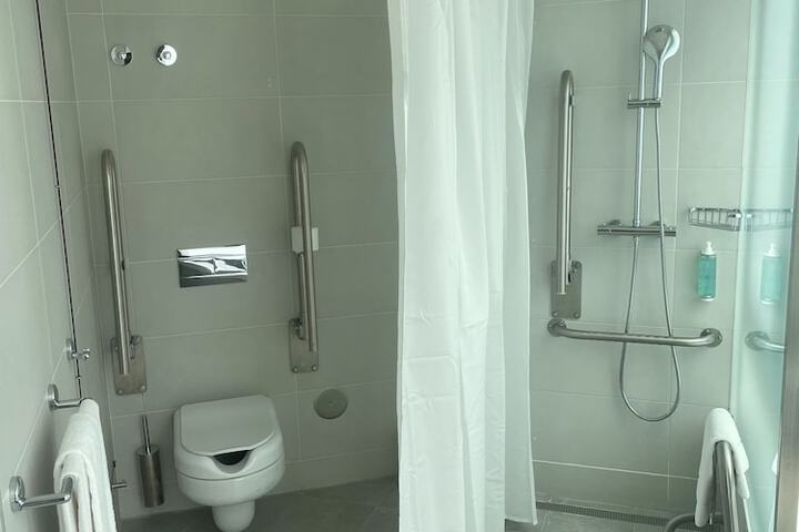 Room 33 of 40