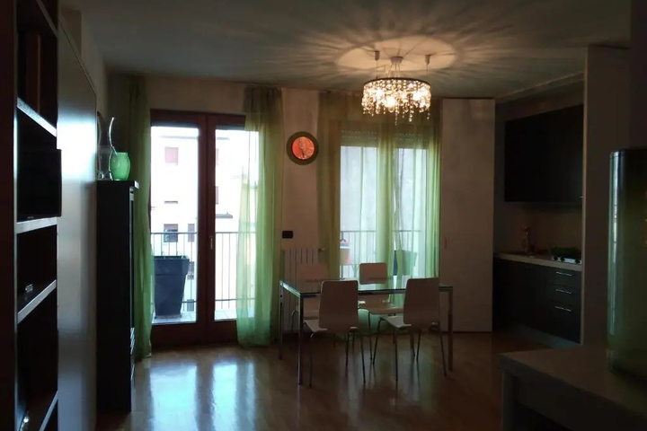 Room 10 of 12