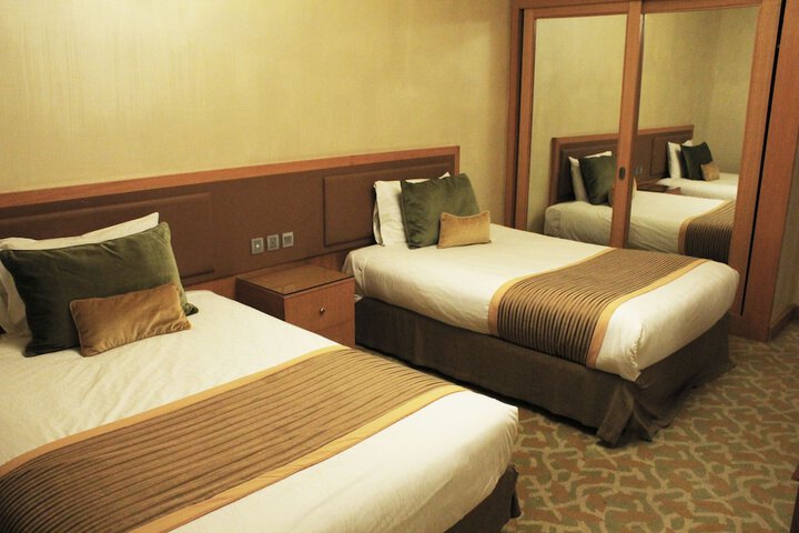 Room 4 of 133