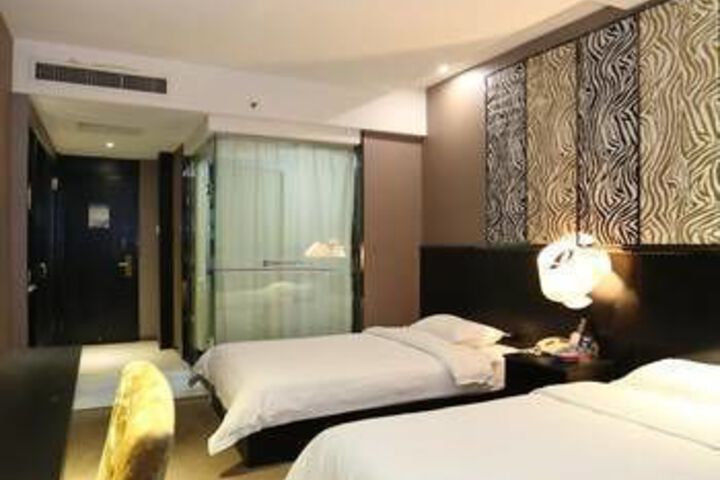 Room 6 of 9