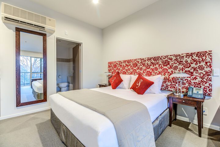 Room 10 of 40