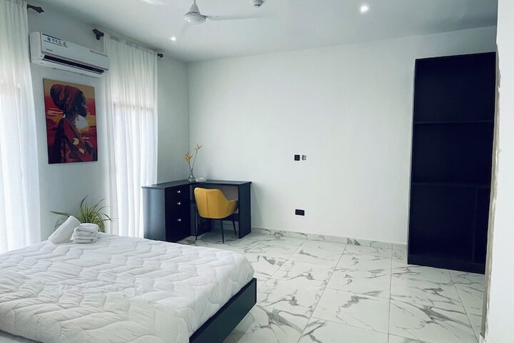 Room 52 of 166