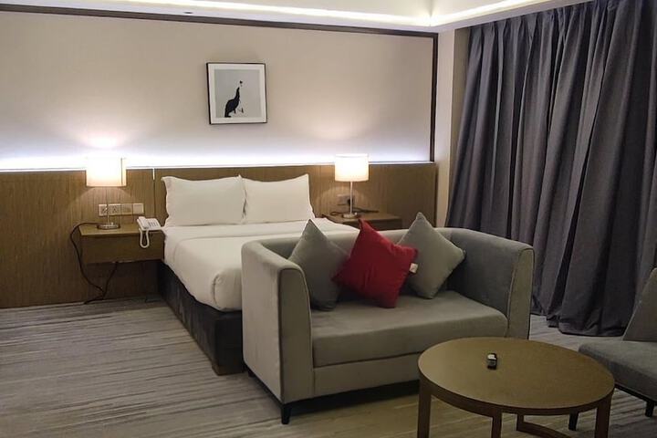Room 4 of 6