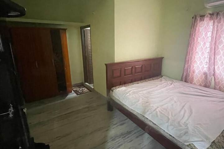 Room 5 of 18