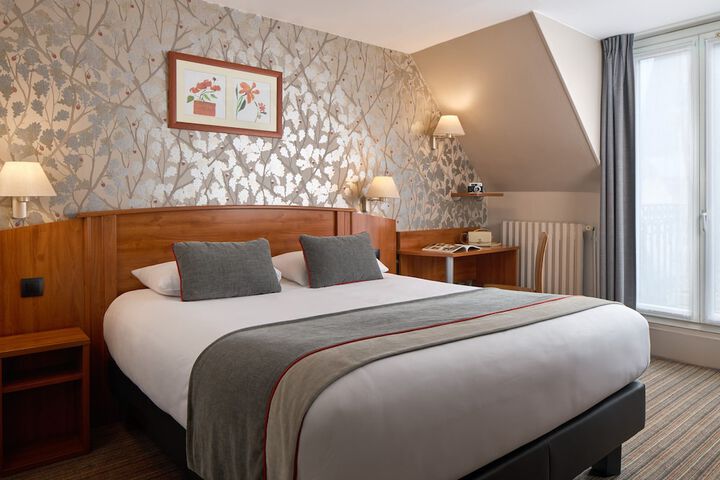 Room 17 of 34