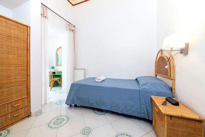 Room 20 of 98