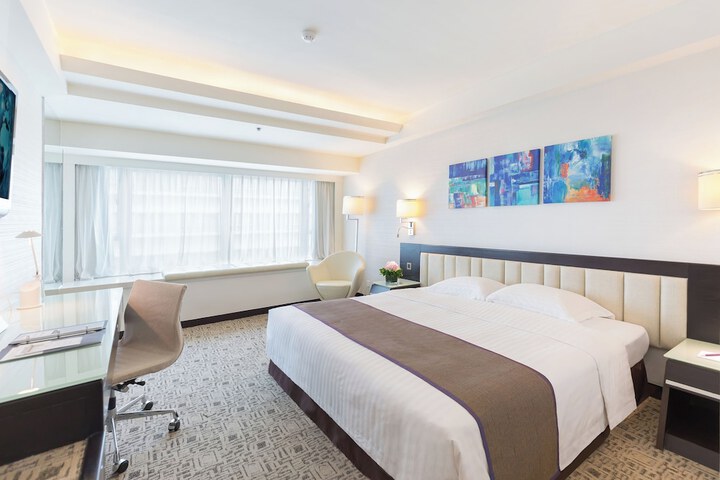 Room 43 of 106
