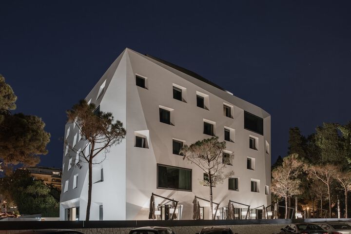 Hotel 56 of 64