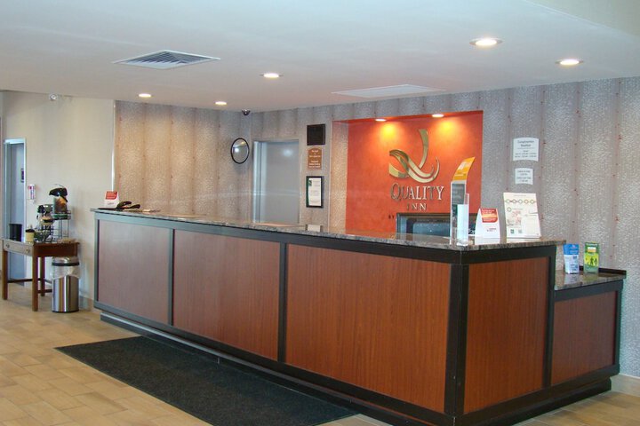 Check-in/check-out kiosk